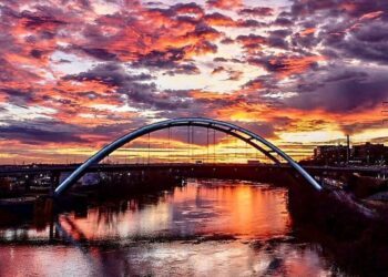 Nashville bridge in the morning