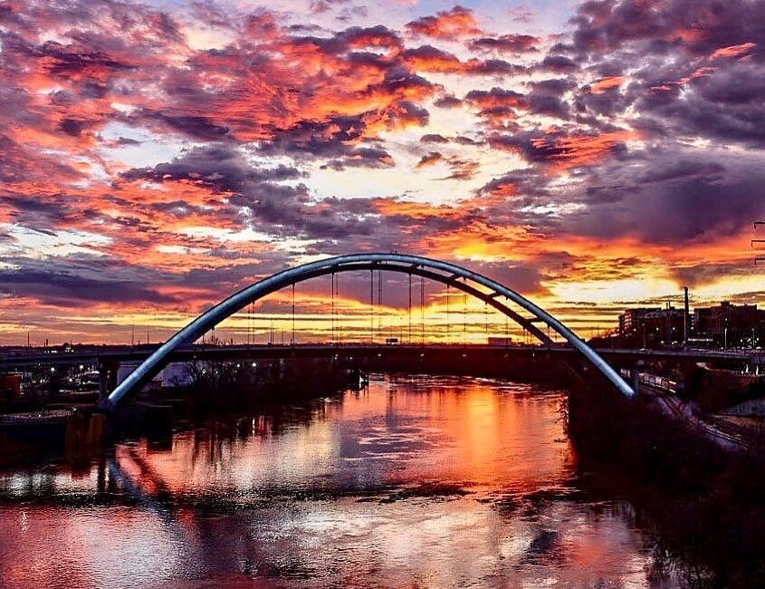 Nashville bridge in the morning